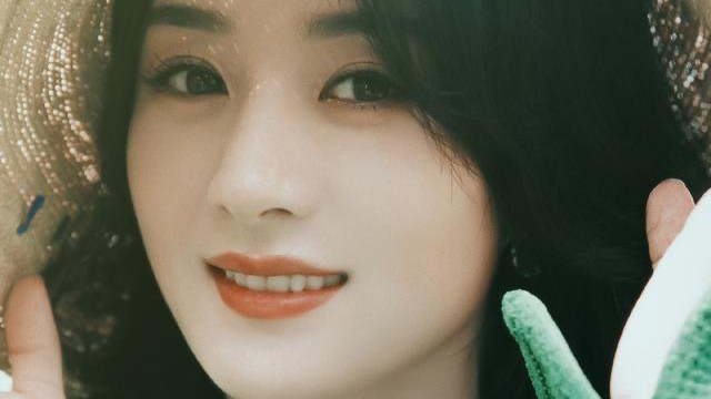 赵丽颖|赵丽颖现身机场进组《与凤行》，好身材获称赞，马甲线令人惊讶