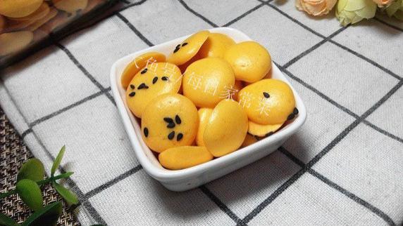 蛋黄|香酥可口的蛋黄小饼干，做法很简单，是小时候的味道
