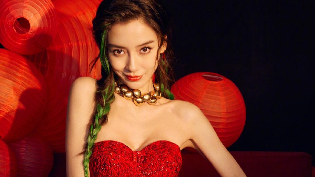 杂志|baby主题大片真惊艳，皮衣短裤cos金克丝，性感又朋克哪像孩子妈