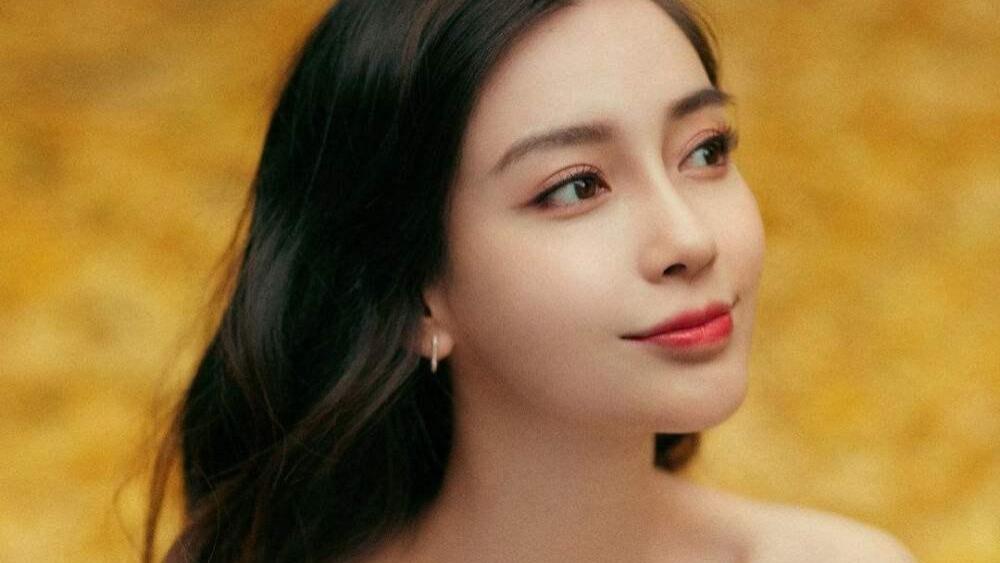 Angelababy|杨颖离婚仅仅三月再爆丑闻，剧组养胎、抠图，幸好黄晓明及时脱身