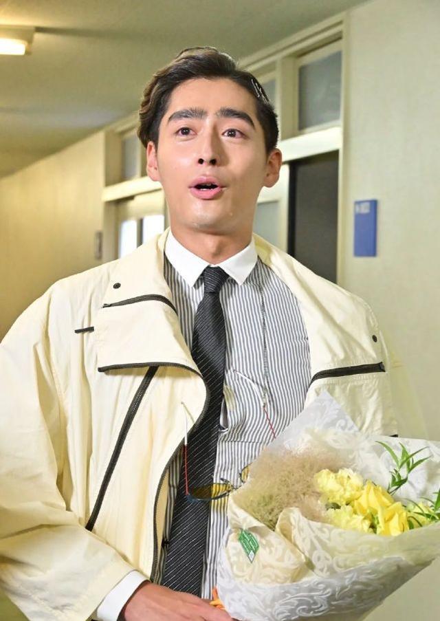 |假面骑士Revice：狩崎成功收花，望月对其黑化原因进行解说