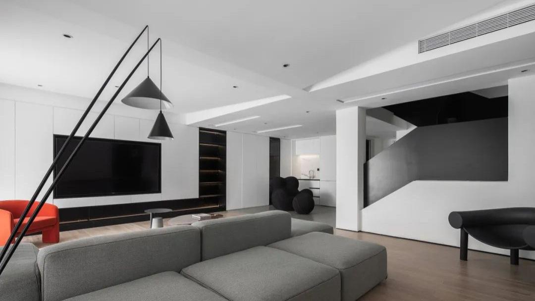 这个黑白色系的Loft阳光房，温暖又不失设计感