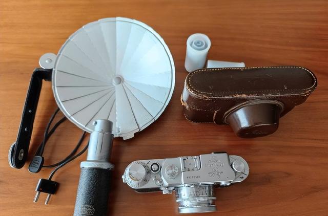 徕卡|用钱来支持合作伙伴,雷军入手两台徕卡相机