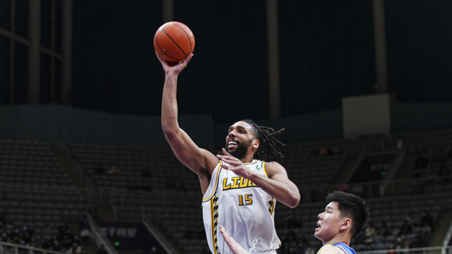 四川男篮|狂输49分32篮板！CBA又一鱼腩球队诞生，李楠的痛大家都体会到了
