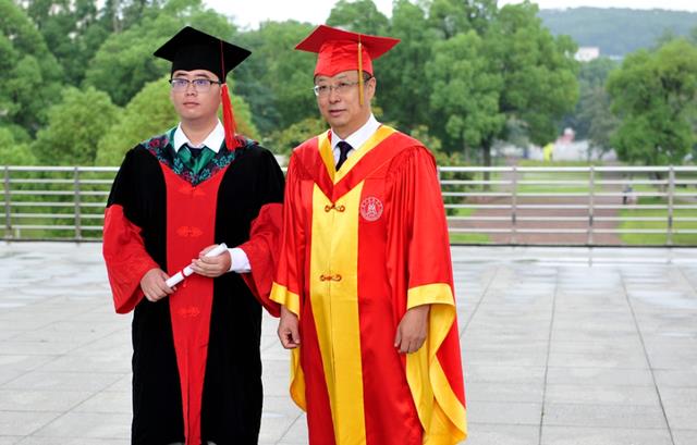 手机厂商|博士毕业后，要公务员的18万年薪香还是华为的年薪65万香？怎么选