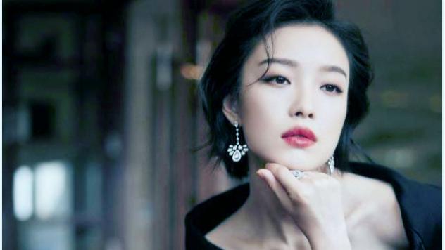 孙盛希|倪妮嗑着瓜子，让助理蹲着帮她穿鞋，网友：她想跟着邓伦翻车？