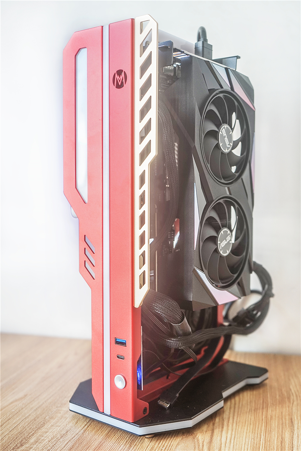 |5700G+RTX3050巨齿鲨+钢铁侠配色的机械大师钢铁匣nano机箱装机