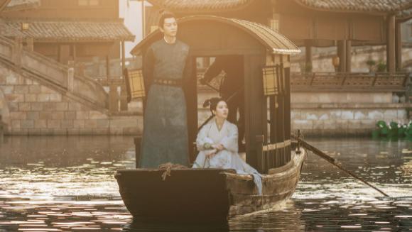 陈晓|《梦华录》刘亦菲陈晓吻戏上热搜，《知否》赵丽颖定妆热搜紧跟