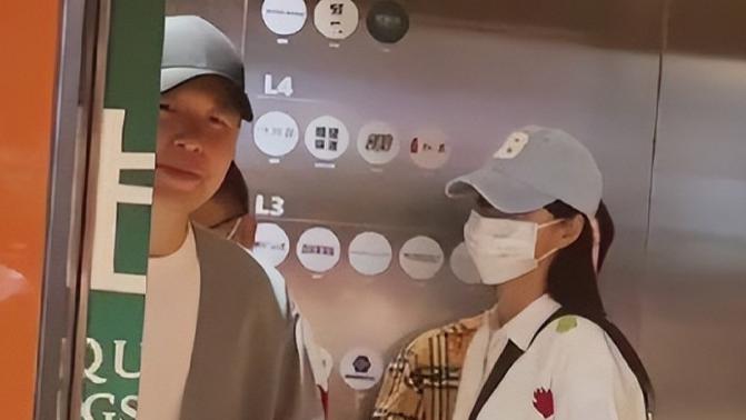 杜海涛|杜海涛带家人出行被偶遇，身材暴瘦认不出，沈梦辰小腹突出疑有孕