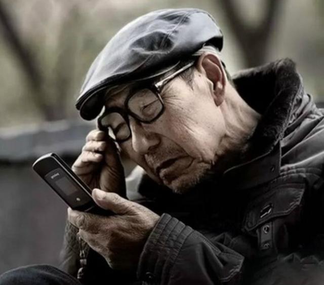 跨越时空的呼唤,解析梦见给死去父亲打电话的深层含义 跨越时空的呼唤,解析梦见给死去父亲打电话的深层含义