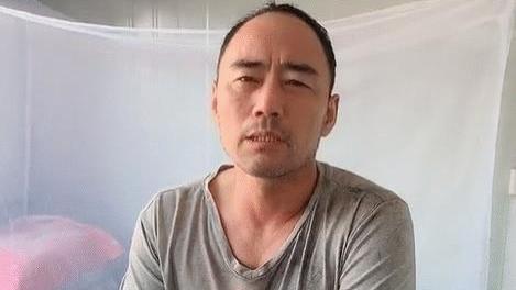 工地|“旭日阳刚”王旭重回工地打工，穿破衫睡板房，床单枕巾满是油污