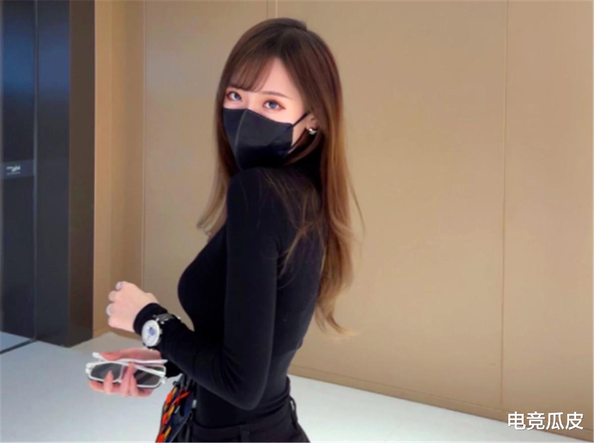 漫画|腐姐都out了?新晋二次元女神奶瓶儿COS迦南,A4漫画腰黑袜神还原