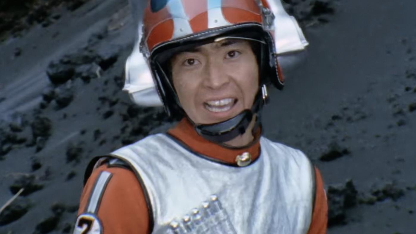 雷欧|幼稚的雷欧：凤源踢坏了小石块，就认为自己练成飞踢了！