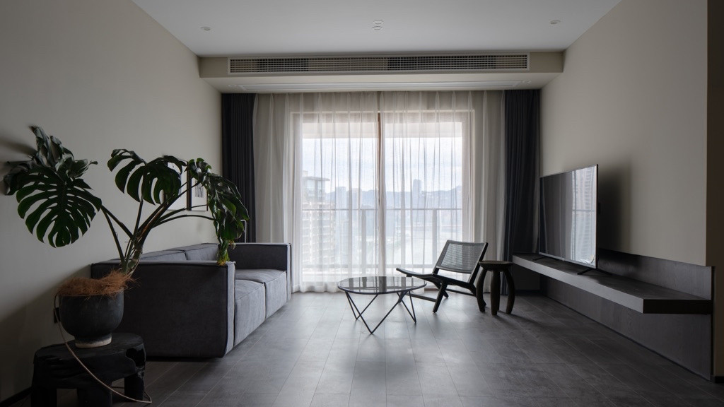 她家不豪华，氛围很清净，进屋就被治愈了，这正是我一直想找的家