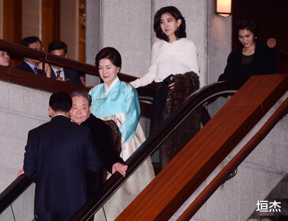 iPhone|背靠6000亿三星财团,一句好热让全校喜提空调,为何要下嫁保安?