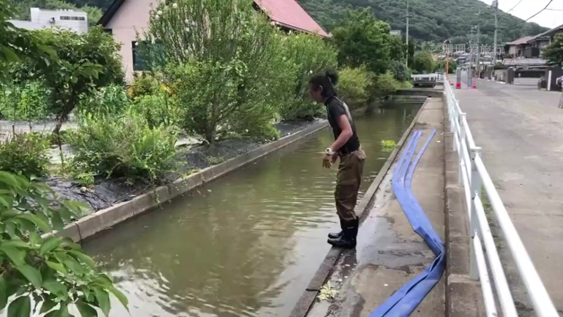 这么一点点宽，还不是很轻松，但是结果在我意料之中