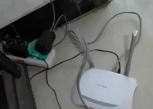 路由器|路由器位置别乱放,否则千兆网速也会“卡”!赶紧改正!