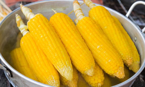 常吃玉米到底有什么好处呢? 这6类人尽量不要吃, 别大意