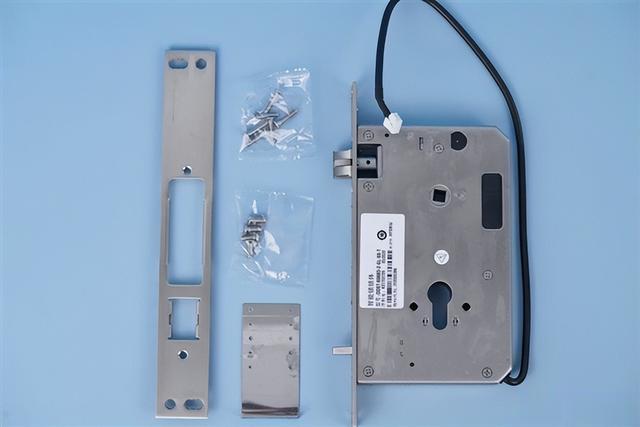 AMD|3D刷脸开门 告别指纹痛苦!萤石极光人脸视频锁Y3000FV图赏