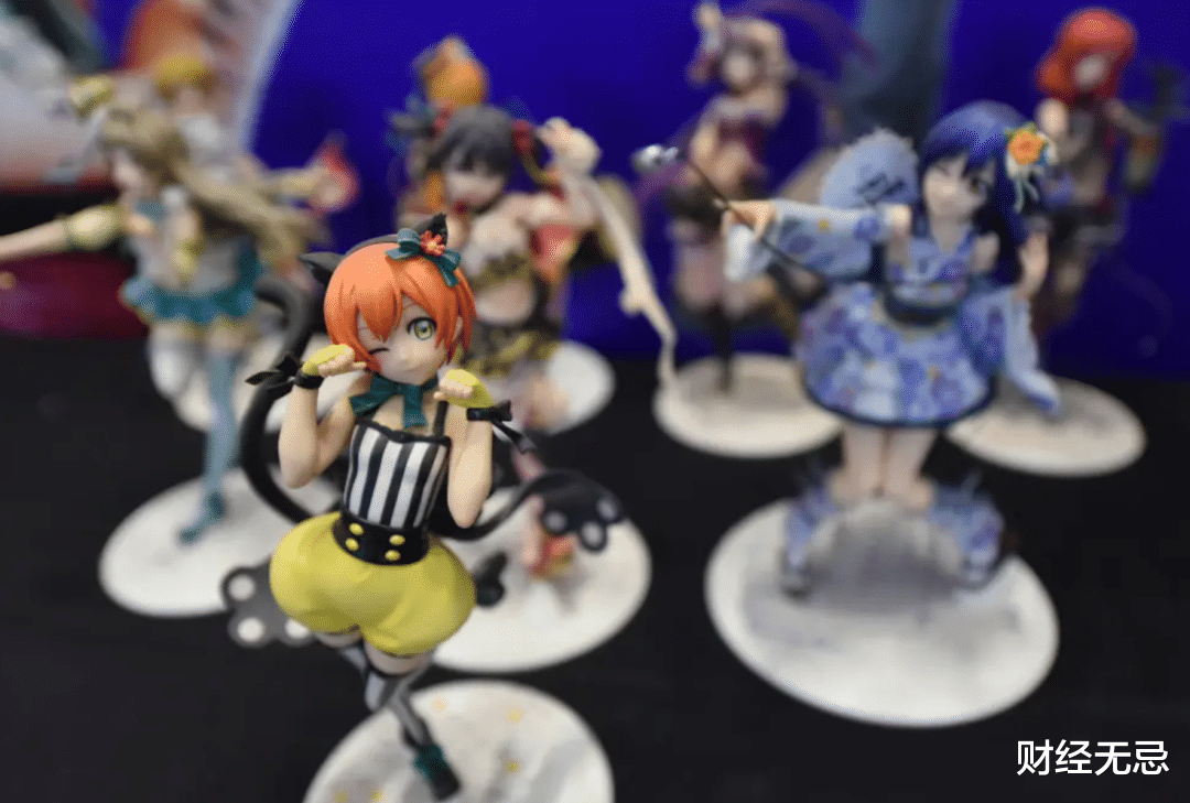 手办|衣着暴露、胸部夸张,色情“毒”手办,泡泡玛特卖给了儿童?