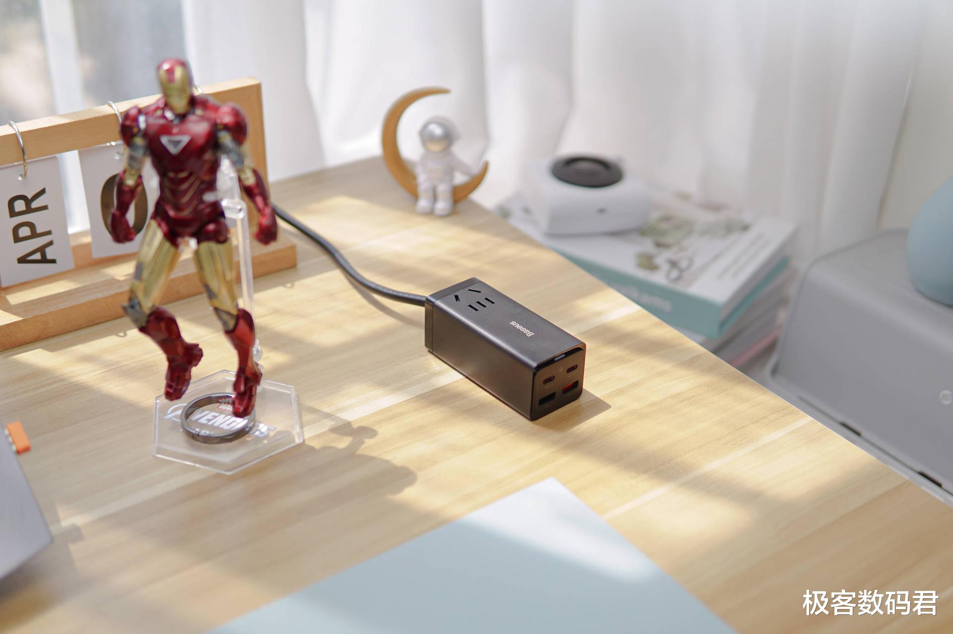 充电器|真的爽到我了!有了它插排和充电器都省了,65W氮化镓桌面充电器