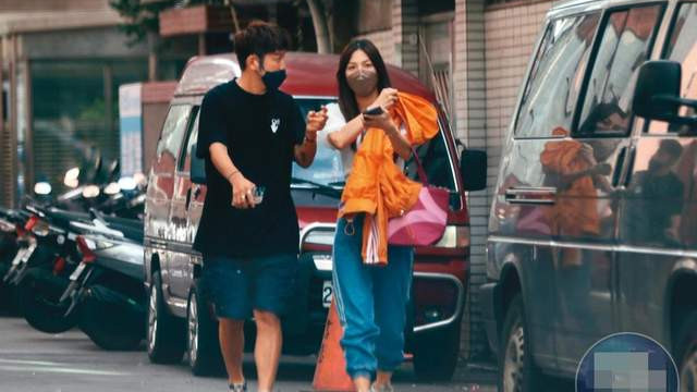 妇产科|38岁男星着急当爸，带新婚娇妻看妇产科盼其生三娃，砸百万换豪车