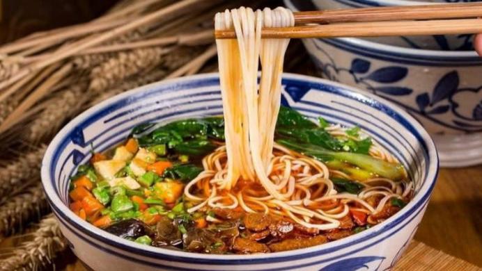 血糖|吃一口等于8斤芹菜，提醒：血糖高的人饭后坚持吃，血糖或可回归安全线