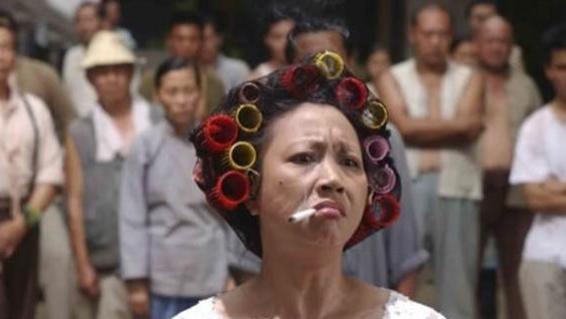 元秋|包租婆元秋：训斥洪金宝，周星驰三请才出山，连成龙都要敬她三分