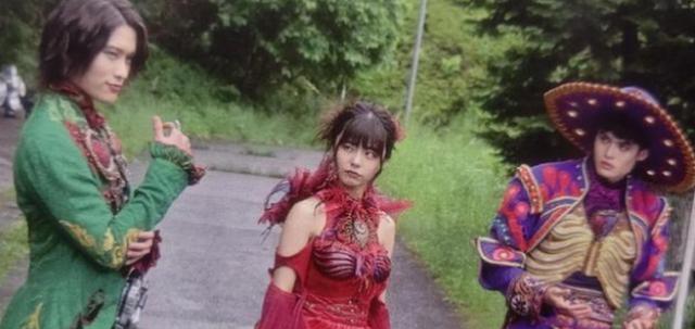 乌贼|假面骑士Revice：屑乌贼成功洗白，携夏木花和玉置豪执行潜入计划