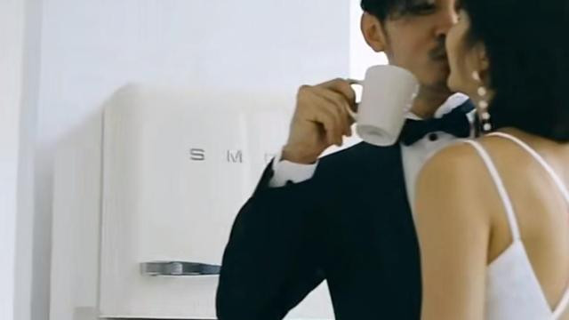 复婚|蒋菲菲正式官宣和李雅男复婚，甜蜜亲吻，曾痛哭挽留对方无果