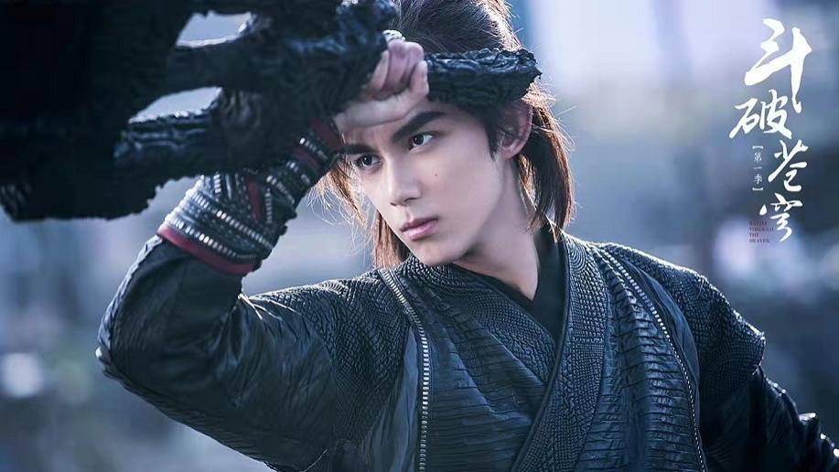 郑业成|郑业成出演剧版《一念永恒》，造型比尹正强太多，女主颜值不俗！