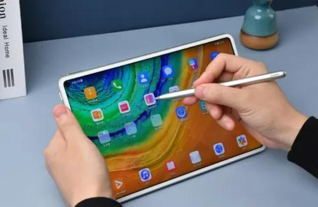 iPad|老年人视力降低，到底是用平板电脑好还是用智能手机好？