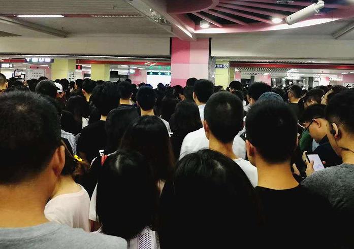 英菲克|英菲克“杀人诛心”！发布29元真无线蓝牙耳机，EQ音效调节太亮眼了