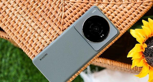 |小米大手笔，请众星为12SUltra打Call，结果那英拍照翻车直接失真