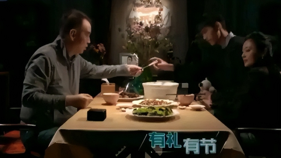 杰西卡·查斯坦|陈凯歌携陈红聚会，步伐蹒跚身体引担忧，儿子陈飞宇表情显不耐烦