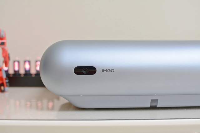 |家用投影怎么选?长焦还是短焦?极米H3S对比坚果智慧墙O1 Pro横评