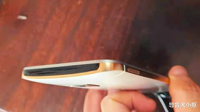 HTC|全金属机身造型圆润,这款HTC手机,双扬声器设计当播放器用也好