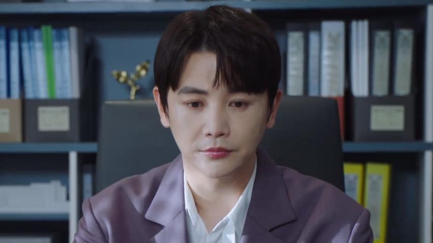 高马尾 男演员的浓妆让人出戏：有人脸比脖子白，有人画红唇演侠客