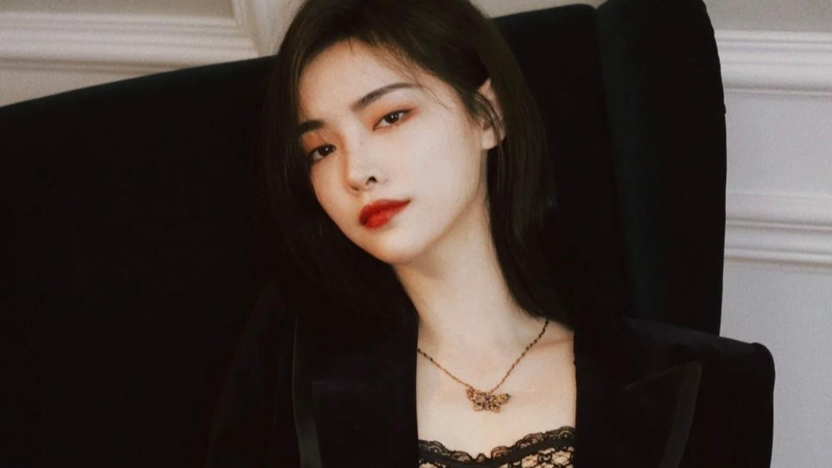 许佳琪|许佳琪撞衫杨幂和倪妮！演绎出酷帅、时尚和性感，她的表现力最强