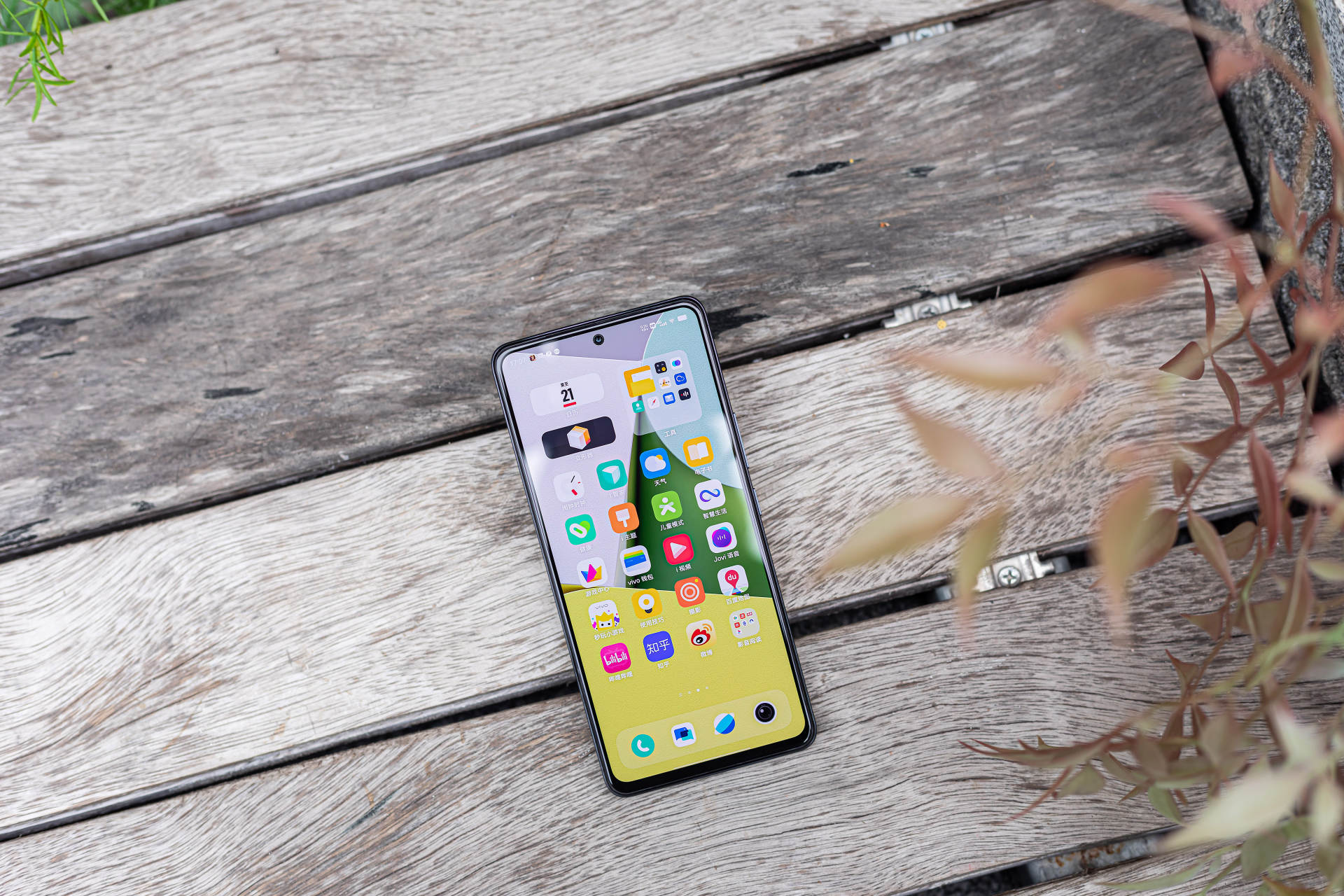 三星手机|iQOO Neo6 SE开箱,告诉你1999神机出圈的原因:该有的都有