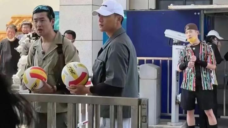 黄子韬|《新游记》路透，黄子韬被拦在校门外，大喊我是黄子韬，严敏笑了