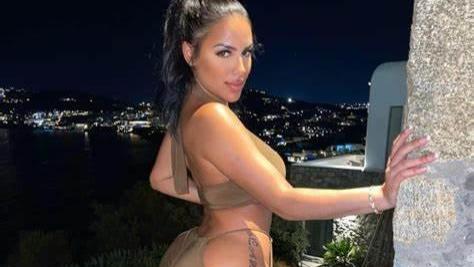 芒果台|侃爷摸新女友臀部，想吸引前妻盼她回头，卡戴珊：段位也太低了