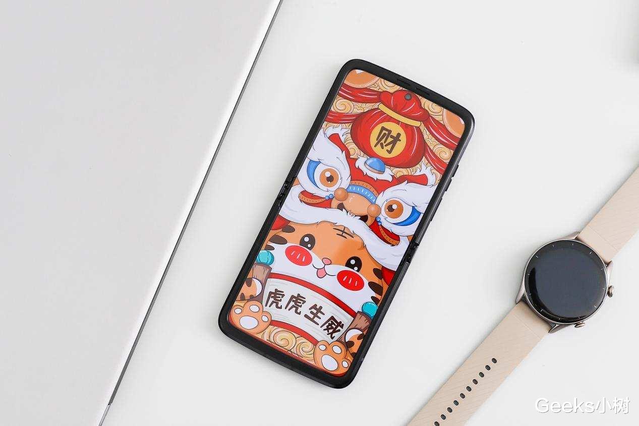 摩托罗拉|moto razr 2022折叠屏手机好用不?体验数周,这几点有必要告诉你
