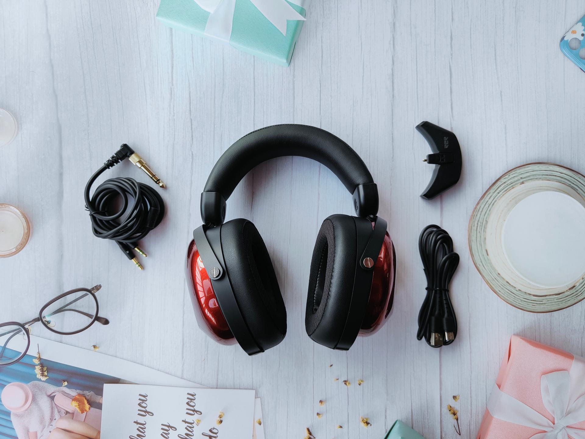 C++|外形和音质都极具辨识度,富丽典雅的HiFiMAN HE-R9