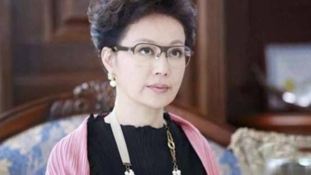 邬倩倩|她和导演同居16年，对方却出轨年轻女星，61岁至今未婚