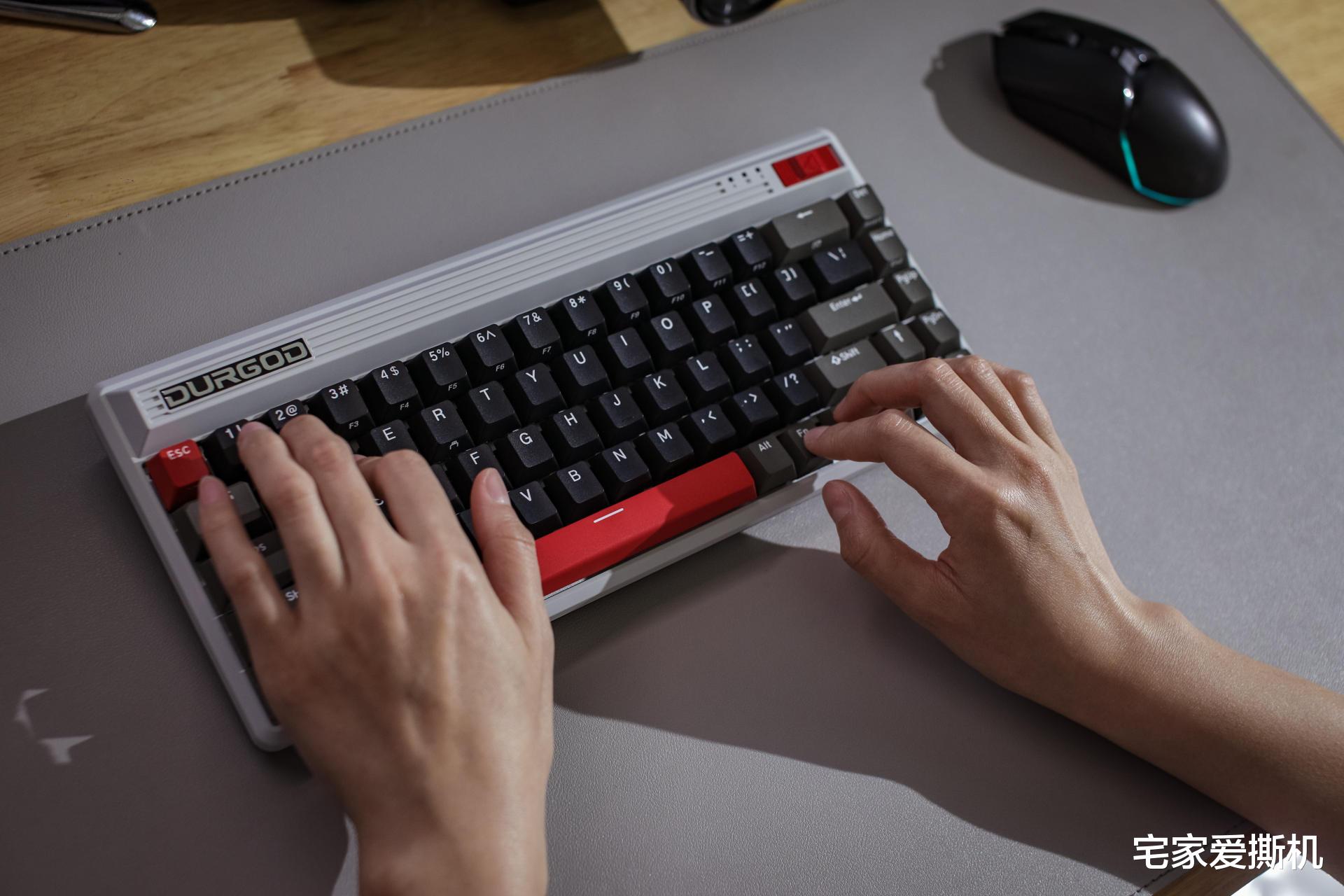fusion|桌面党的复古情怀:杜伽FUSION三模机械键盘