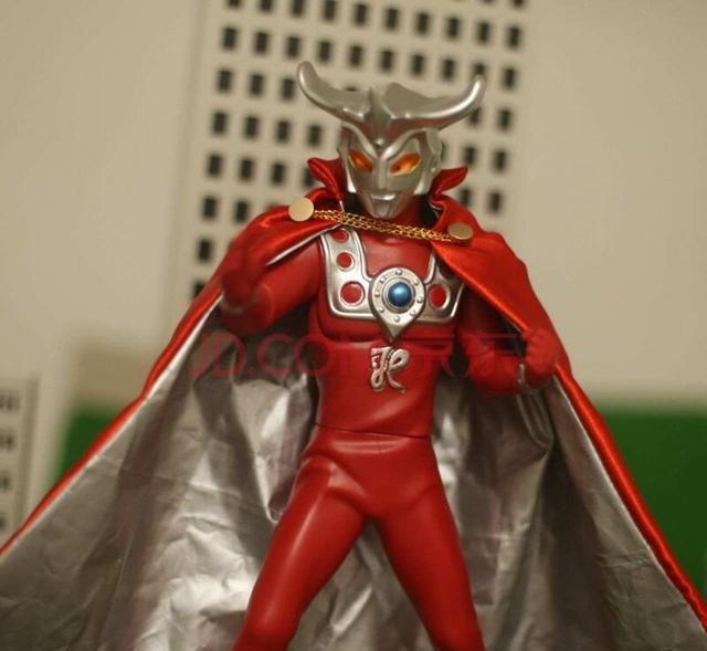 雷欧|穿斗篷最帅的5个奥特曼：雷欧位于榜首，佐菲排第三，艾斯垫底！