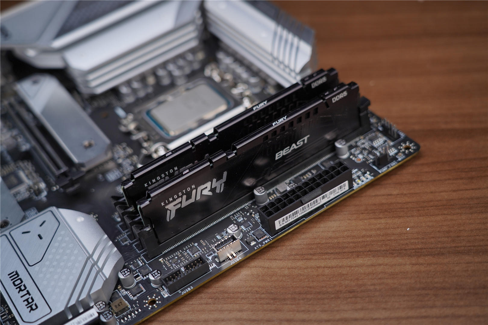 荣耀|九州风神冰立方AK620白色款：高颜值、六热管、双风扇，媲美水冷