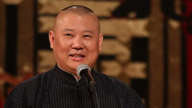 郭德纲|郭德纲“前徒弟”自曝近况，坦言已落魄卖花维生，网友：让你飘