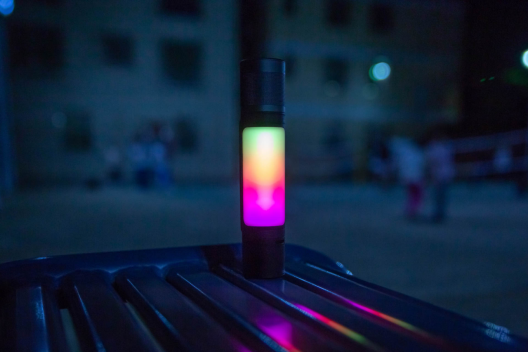 国产手机|能当氛围灯蓝牙音箱的神奇手电筒，雷鸣音乐手电震惊我一整年